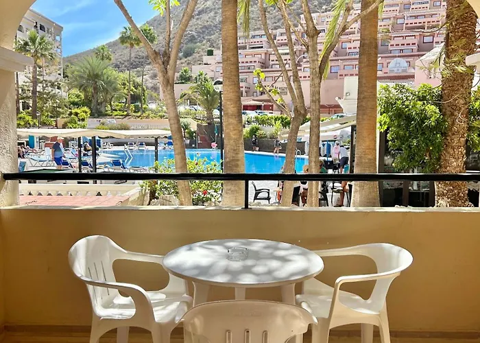 Studio In Castle Harbour With Pool Viewc001