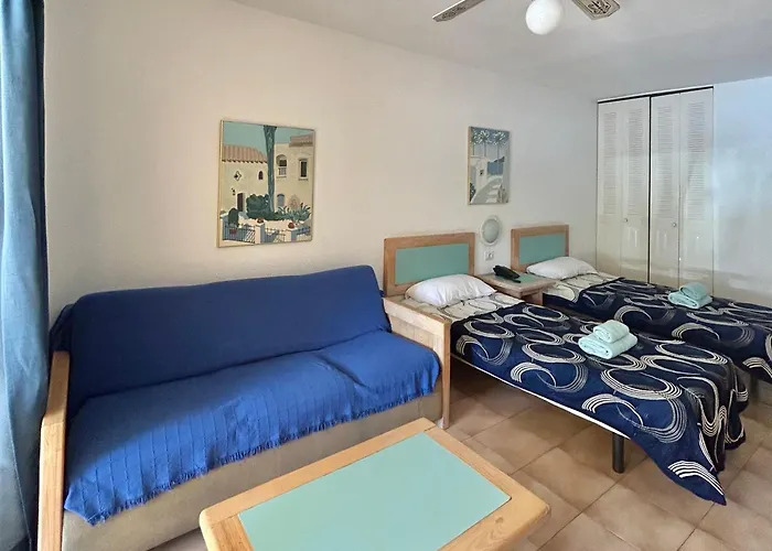 Studio In Castle Harbour With Pool Viewc001